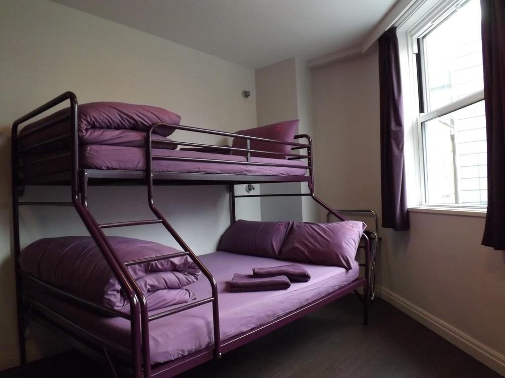 Dreibettzimmer mit eigenem Badezimmer